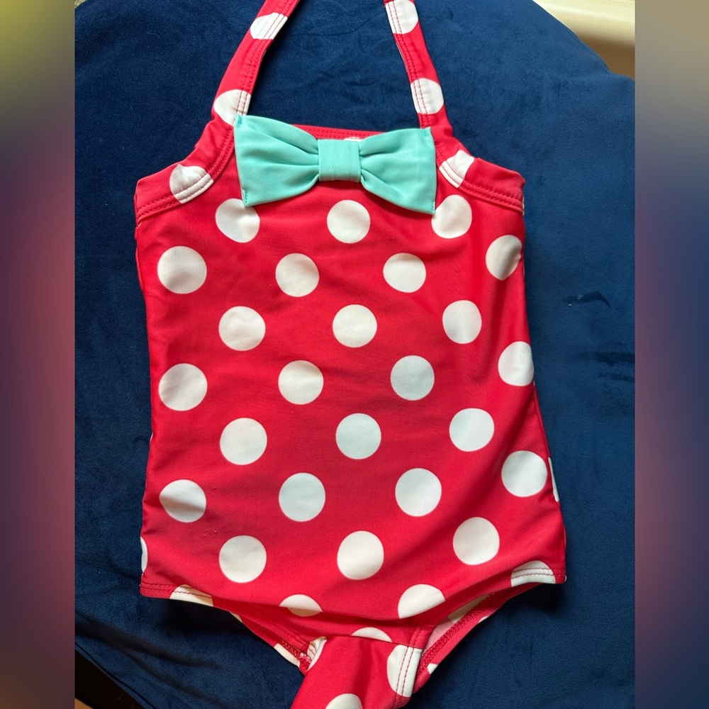 🌺 BUNDLE 4 ITEMS FOR $20 🍒
Cat & Jack Red Polka Dot Swimsuit with Turquoise Bow